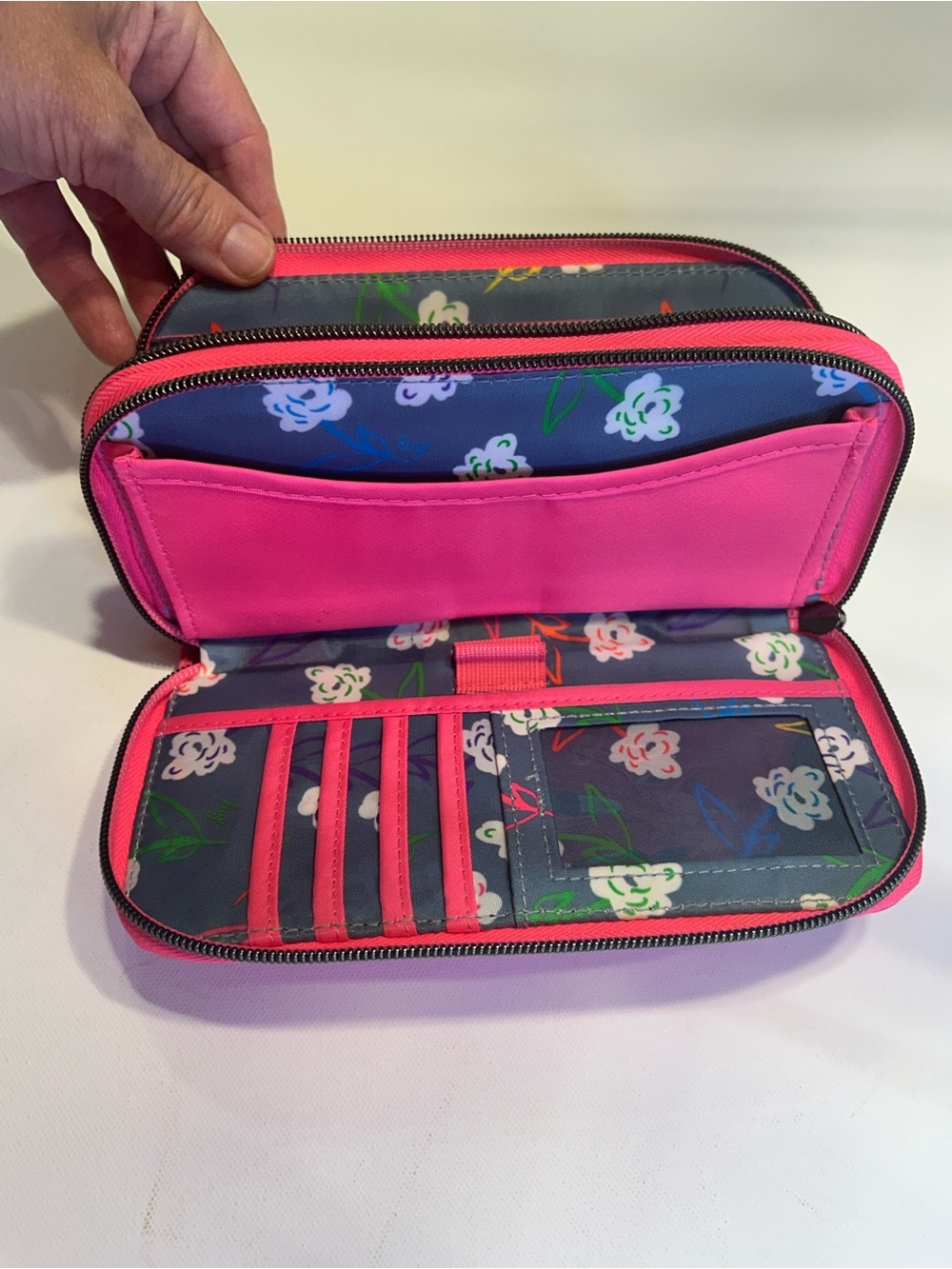 Lug Splits Hot Pink Quilted Zip Around Wallet Wristlet Organizer Floral Travel - Picture 4 of 9